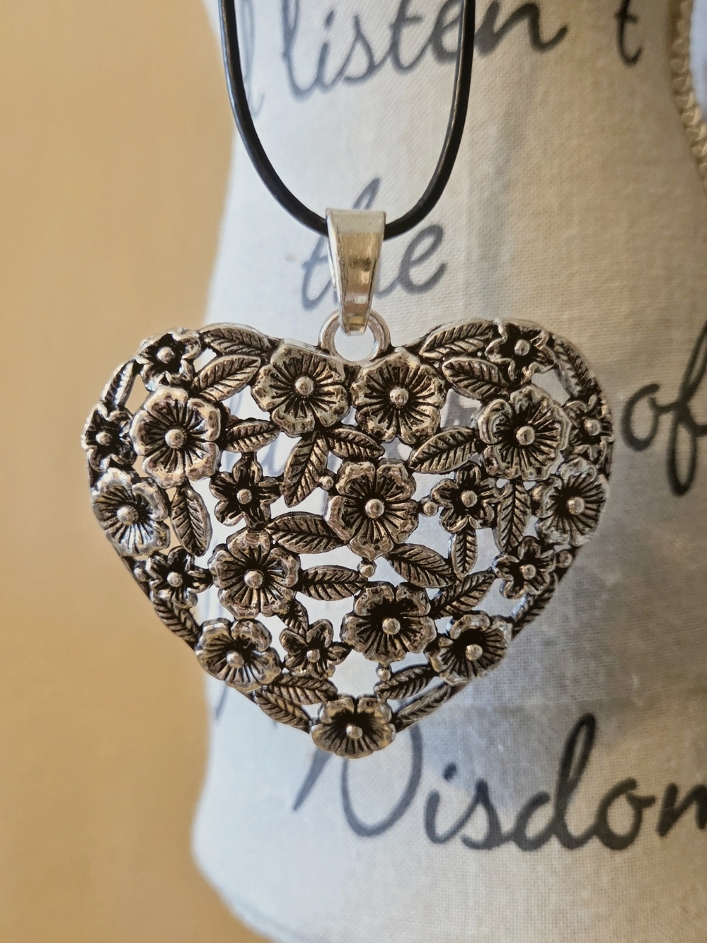 Filigree Floral Heart Pendant Necklace - NEW